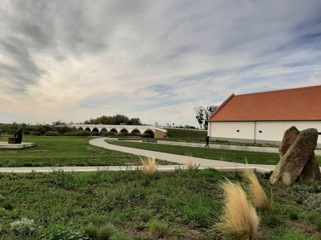 Kő hátán kő